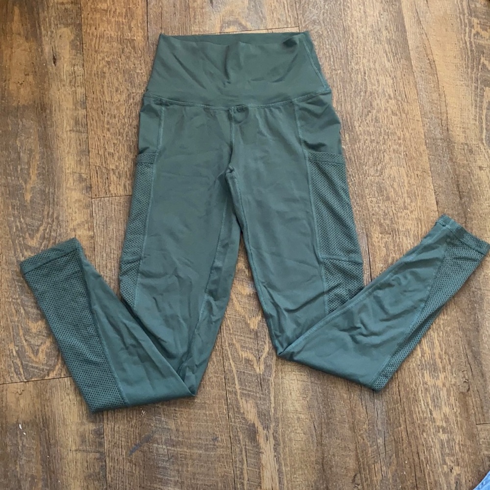 Aerie army green leggings.
